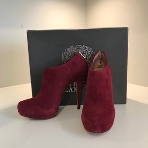 Never worn! Vince Camuto Jerrell Ruby Suede Heels